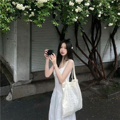 住宅区的两人